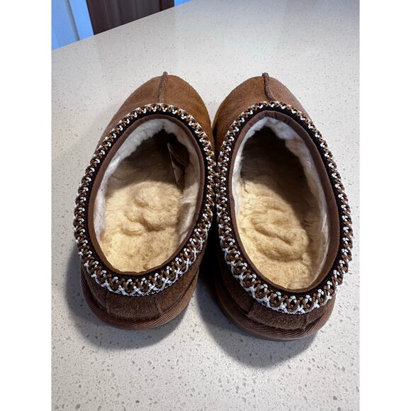 UGG Big Kids Size 2 Tasman Slipper in Chestnut Great Condition - Picture 7 of 12